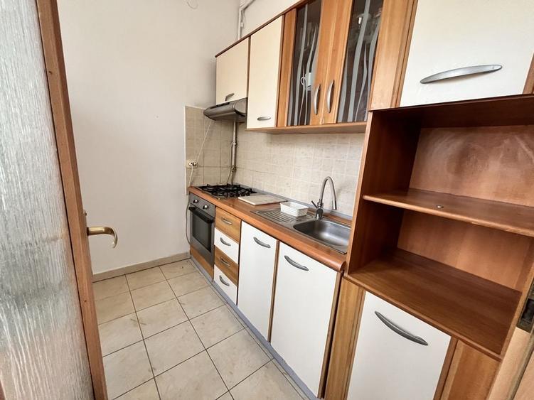 Garsonieră decomandată în Central