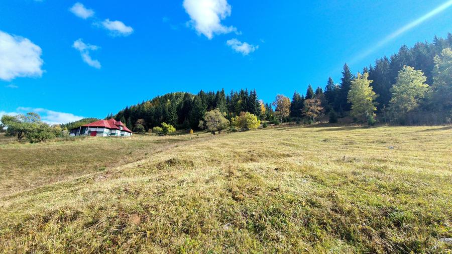 Teren intravilan de 15771 mp, în Fundata