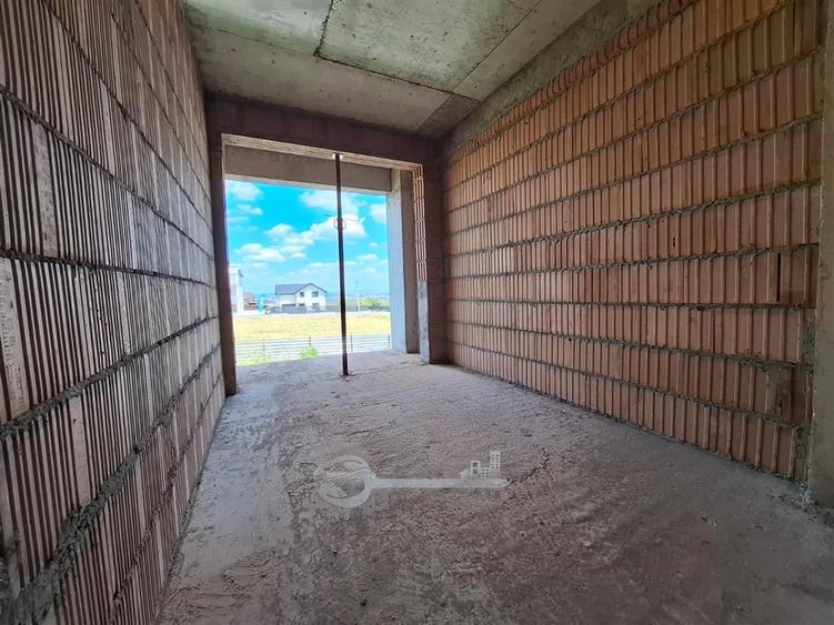 Apartament cu 2 camere semidecomandat în Cug