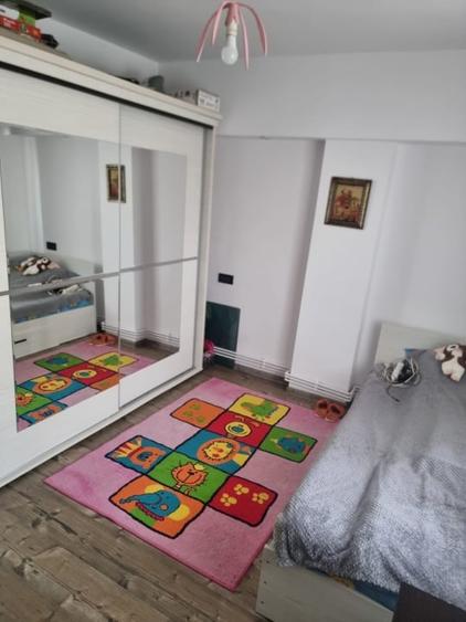 Apartament cu 2 camere decomandat, mobilat în Sud
