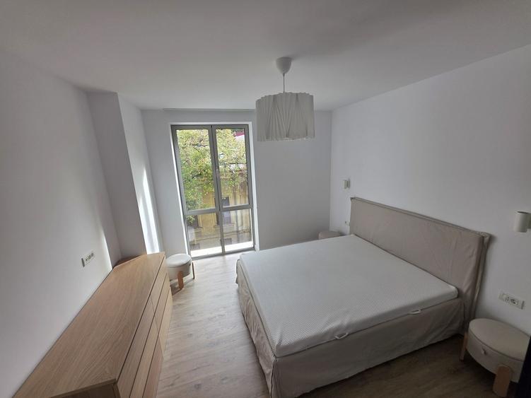 Apartament cu 3 camere în P-ța Universității