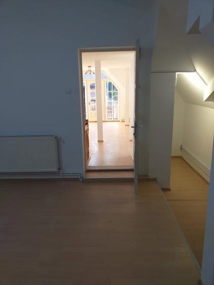 Casă individuală cu 5 camere cu Teren 229 Mp în Central