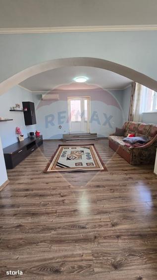 Casă cu 5 camere cu Teren 1375 Mp în Dârlos