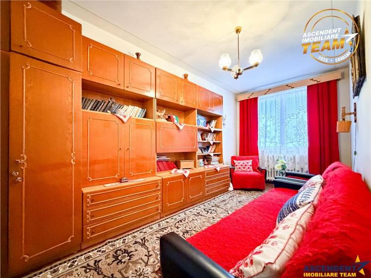 Apartament cu 3 camere decomandat în Central