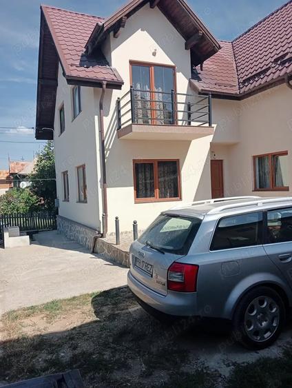 Casă cu 5 camere în Vatra Satului