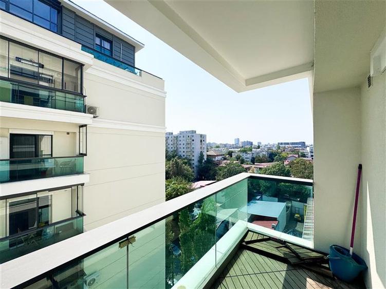 Apartament cu 4 camere decomandat în Tei