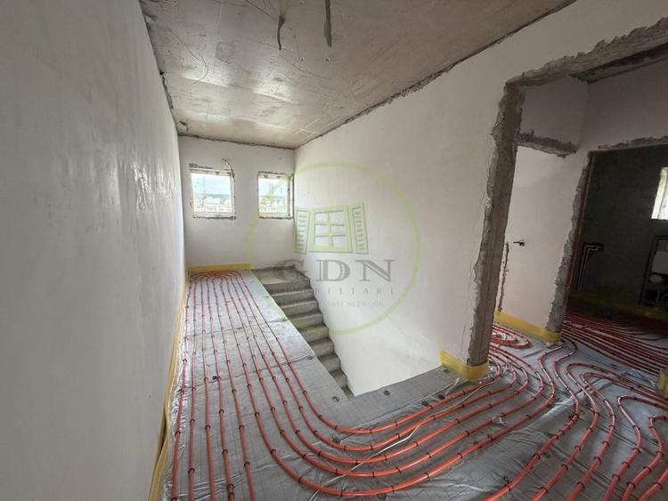 Casă individuală cu 5 camere cu Canalizare în Preajba
