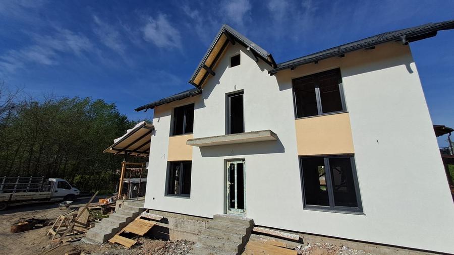 Casă cu 4 camere în Central