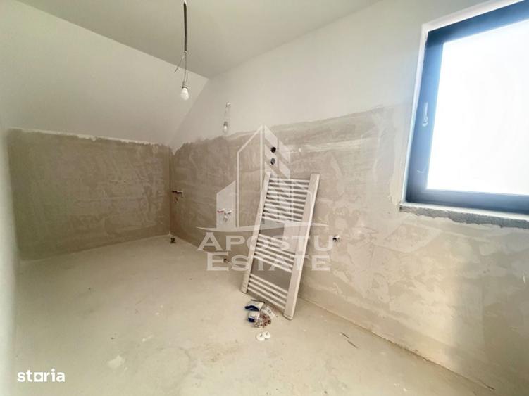 Casă cu 4 camere în Sânandrei