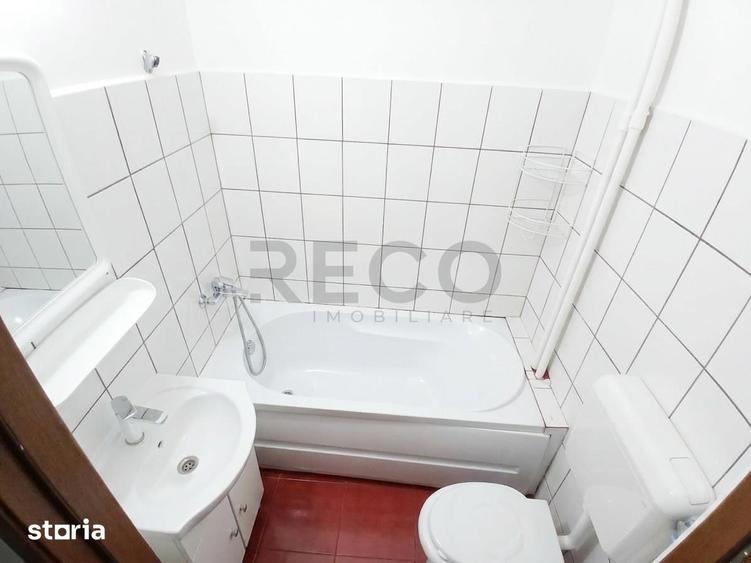 Apartament cu 3 camere semidecomandat în Valenta