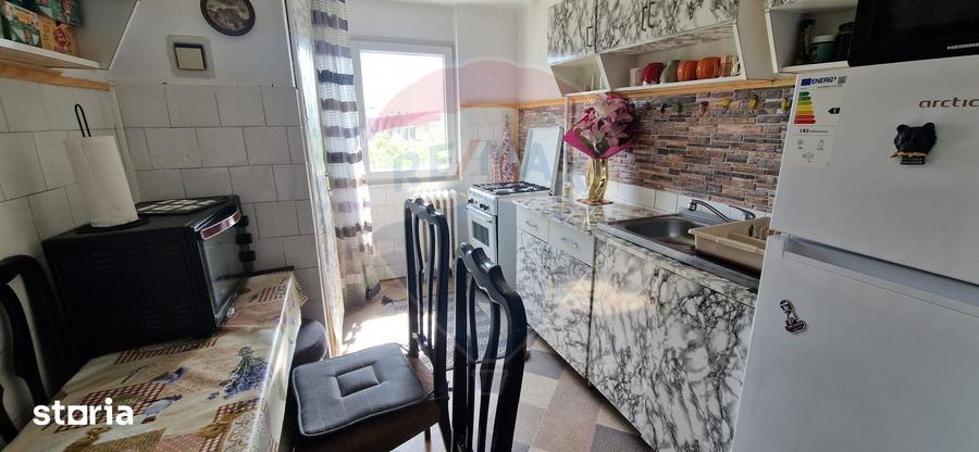Apartament cu 2 camere decomandat în Polivalentă