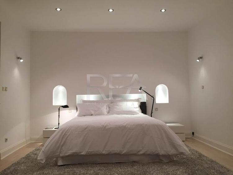 Apartament cu 5 camere semidecomandat, mobilat în Capitale