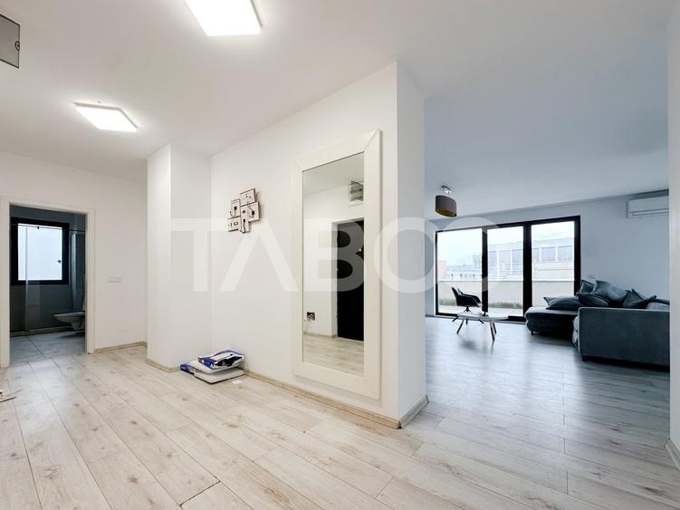 Penthouse cu 4 camere semidecomandat, mobilat în Gheorgheni