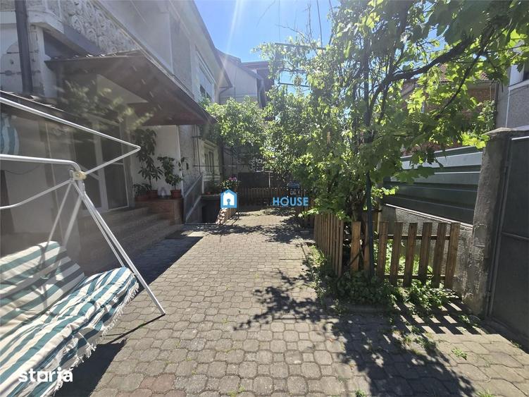 Casă cu 5 camere cu Teren 300 Mp în Central