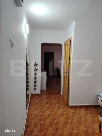 Apartament cu 3 camere semidecomandat în Central