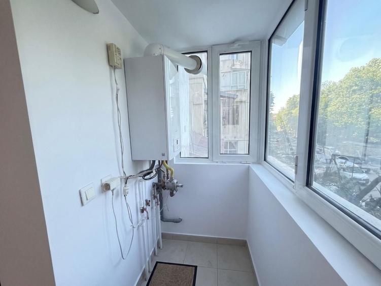 Apartament cu 4 camere decomandat în Splaiul Unirii