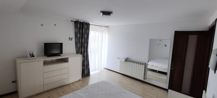 Casă individuală cu 4 camere cu Teren 2600 Mp în Mitocu Dragomirnei