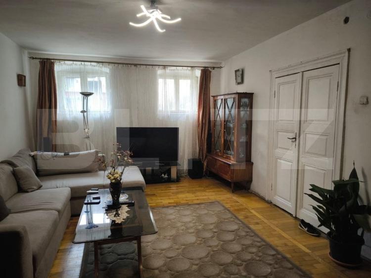 Casă individuală cu 20 camere cu Canalizare în Central