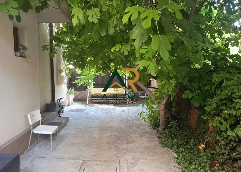 Casă individuală cu 6 camere cu Teren 150 Mp în Tineretului
