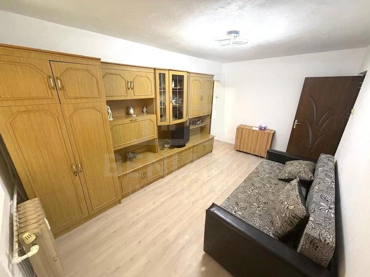 Apartament cu 3 camere semidecomandat în Central