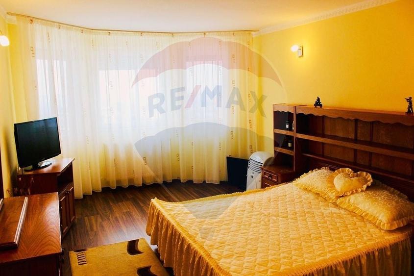 Casă cu 6 camere cu Teren 719 Mp în Oncea