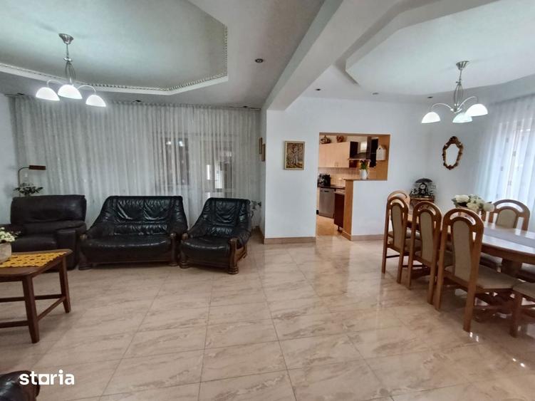 Casă cu 7 camere cu Teren 351 Mp în Șagului