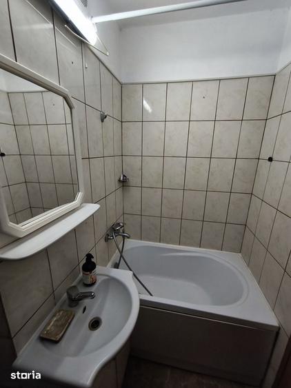 Apartament cu 3 camere semidecomandat în Tomis Nord
