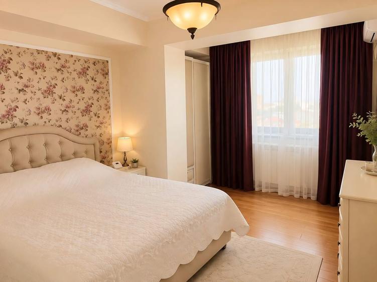 Apartament cu 3 camere decomandat, mobilat în Casa de Cultură