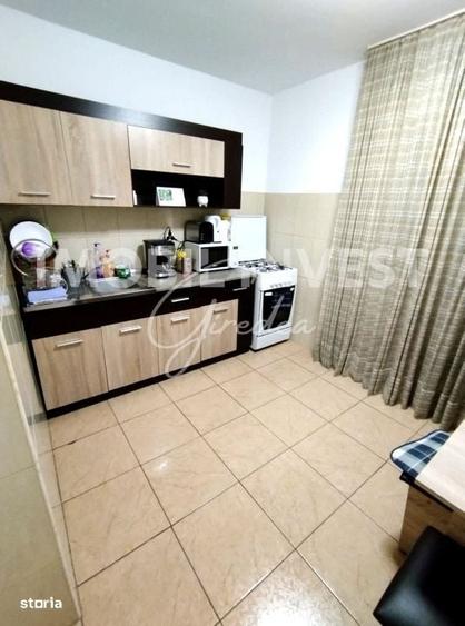 Apartament cu 3 camere decomandat în Cetate