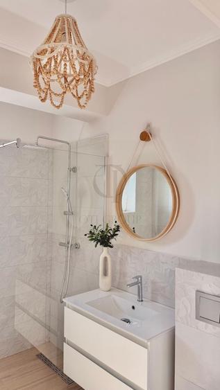 Apartament cu 3 camere semidecomandat în Florești