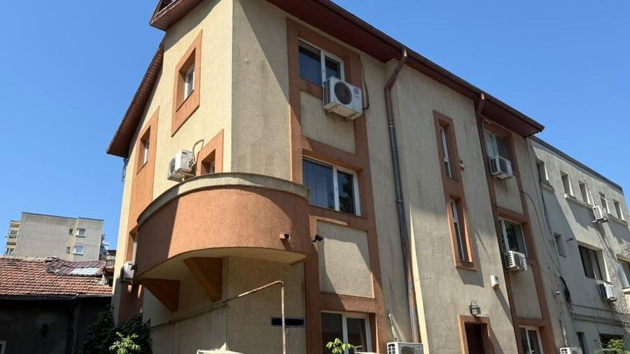 Casă individuală cu 8 camere cu Teren 200 Mp în Unirii