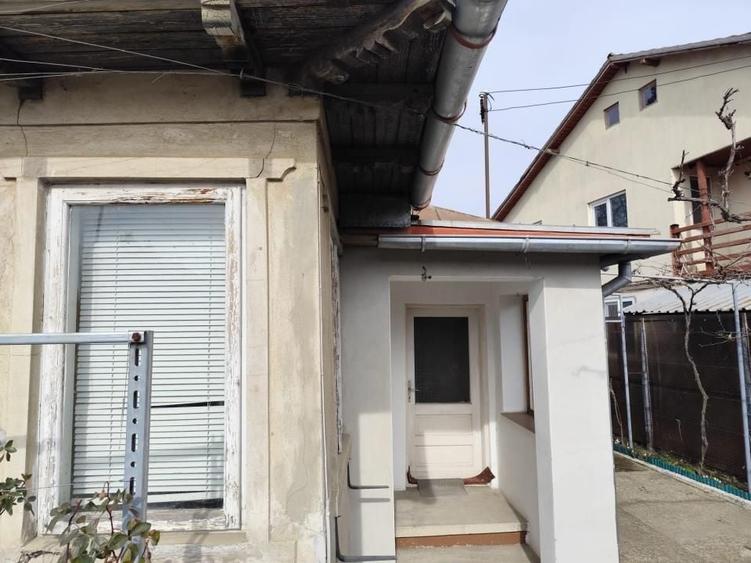 Casă individuală cu 3 camere cu Canalizare în Central