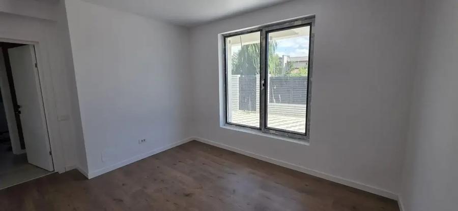 Casă individuală cu 5 camere cu Teren 409 Mp în Vest