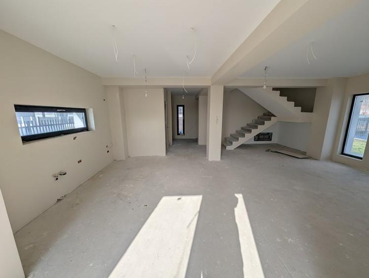 Casă individuală cu 4 camere cu Teren 420 Mp în Corbeanca