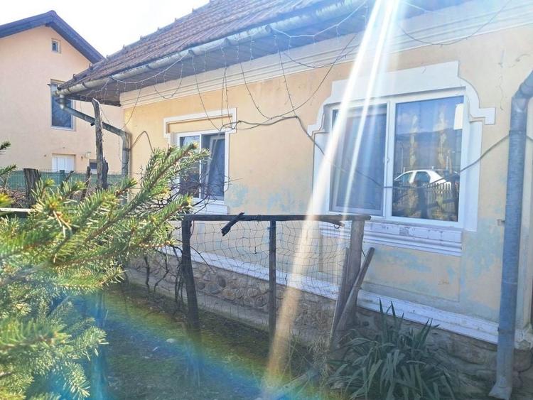 Casă individuală cu 3 camere cu Canalizare în Polovragi