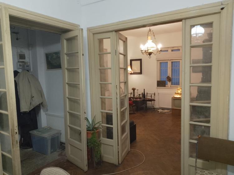 Casă individuală cu 8 camere cu Teren 260 Mp în Ultracentral