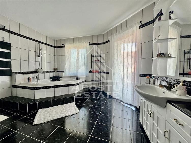 Casă cu 9 camere cu Teren 1344 Mp în Grădiște