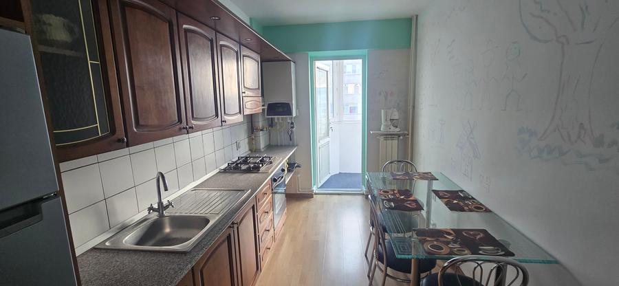 Apartament cu 2 camere decomandat, mobilat în Sat Vacanță