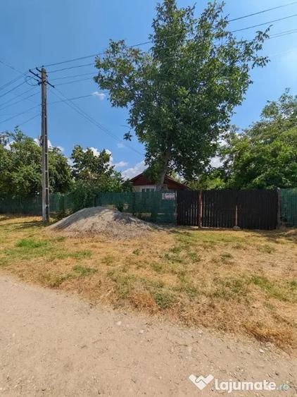 Casă cu 2 camere cu Teren 900 Mp în Brăgăreasa