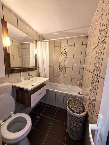 Apartament cu 3 camere decomandat în Rogerius