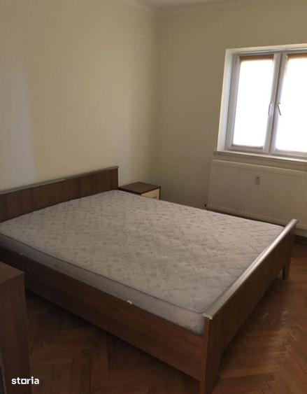Apartament cu 3 camere decomandat în Baba-Dochia
