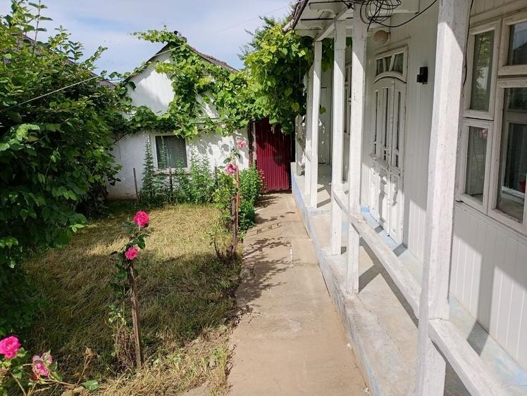 Casă cu 2 camere în Sarafinești