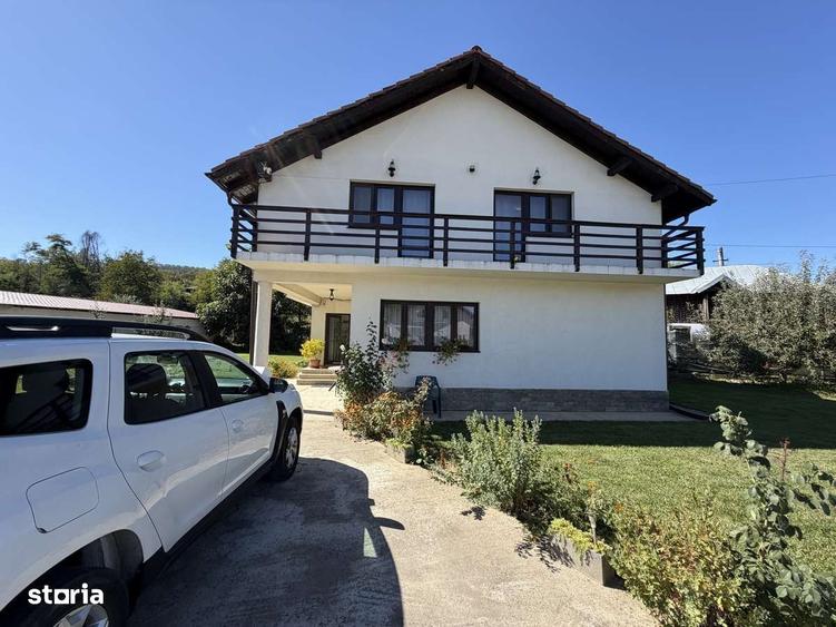Casă cu 4 camere în Băjești