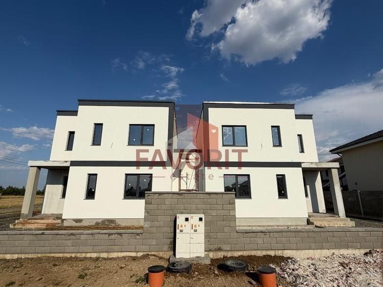 Duplex cu 4 camere cu Canalizare în Giroc