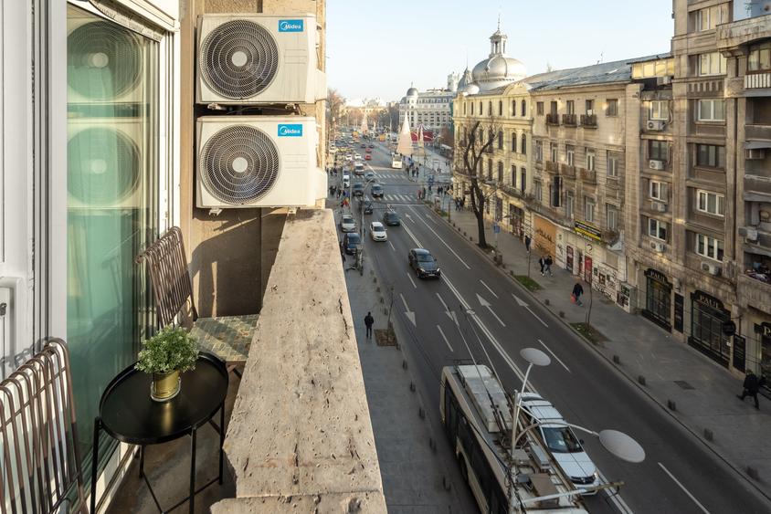 Apartament cu 2 camere semidecomandat în Calea Victoriei