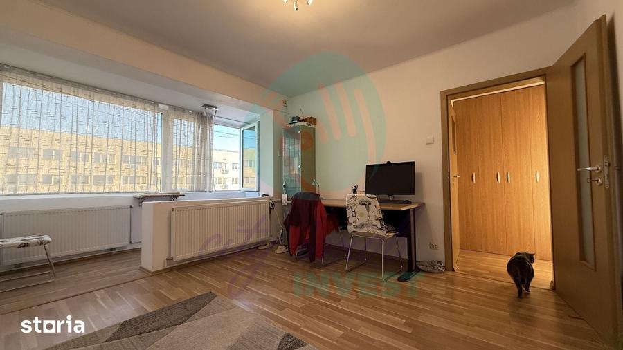 Apartament cu 3 camere semidecomandat în Iancului