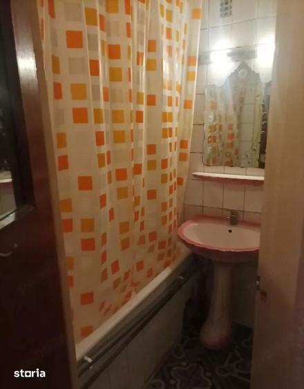 Apartament cu 3 camere decomandat în Berceni