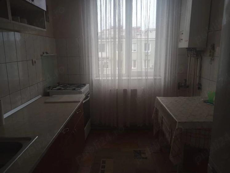 Apartament cu 2 camere semidecomandat în Calea București