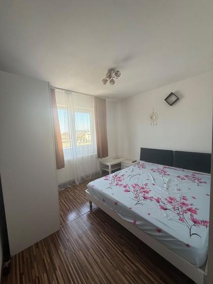 Apartament cu 2 camere decomandat în Roșu