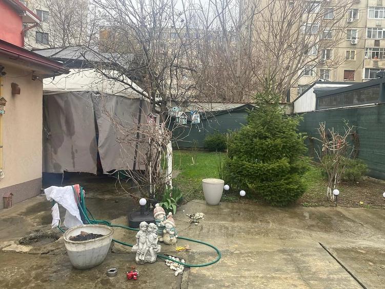 Casă cu Teren 242 Mp în Rahova